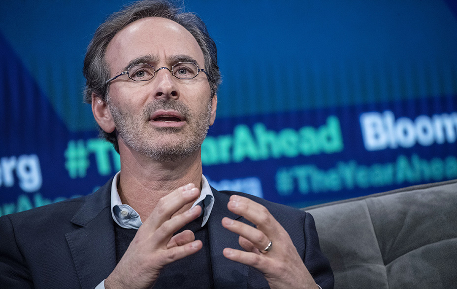 Erik Lefkofsky, founder of Tempus AI in front of a screen with text on it